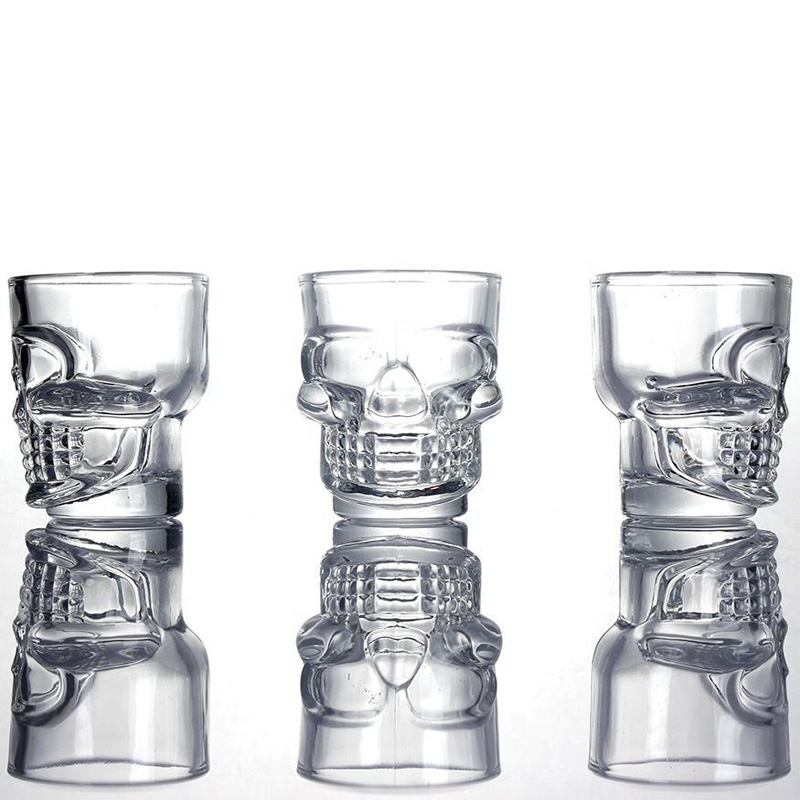 Vaso de chupito con alcohol, vodka y licor con diseño de calavera de 1,5 oz