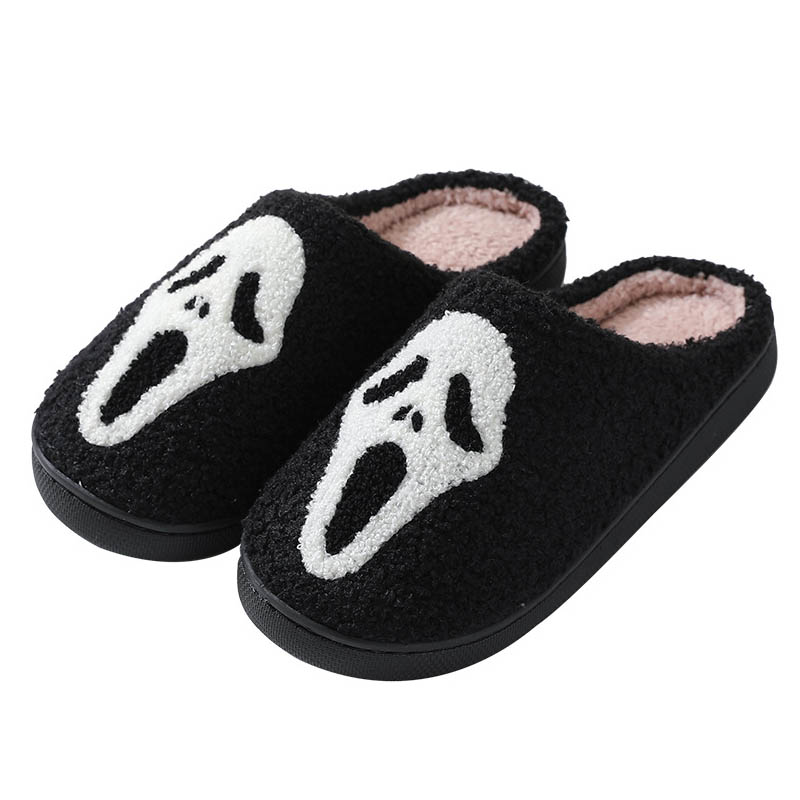 Las pantuflas de felpa de Halloween se mantienen calientes en invierno.