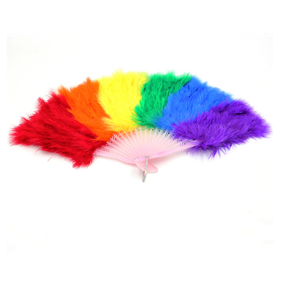 Abanicos de plumas de mano bailando esponjosos coloridos del arco iris